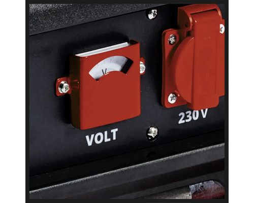 Bedienfeld eines Stromerzeugers mit Voltmeter und 230 Volt Steckdose.