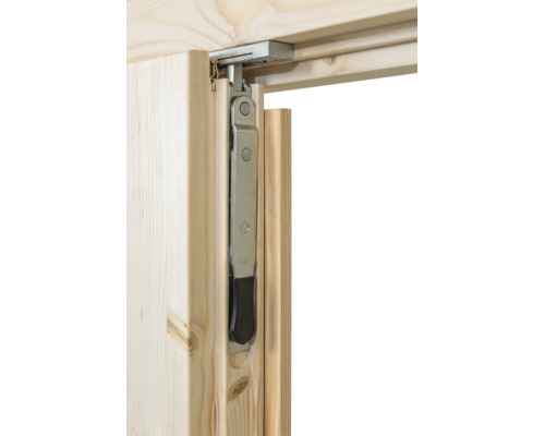 Treibriegel aus Metall mit schwarzem Hebel, montiert in einem Holzrahmen.
