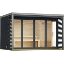 Moderne Gartensauna mit Glasfront und Holzverkleidung im Innenbereich.