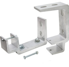 Montagewinkel-Set aus Metall für Zäune oder Geländer mit Schrauben und Muttern.