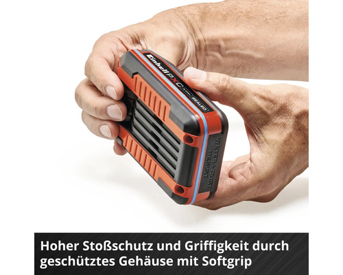Einhell Logo, Einhell Akku mit Softgrip Gehäuse in den Händen gehalten zur Veranschaulichung des Stoßschutzes