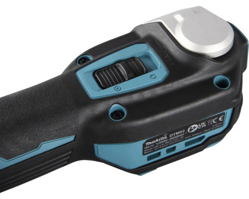 Detailansicht des Makita Akku-Multifunktionswerkzeugs DTM52 mit Makita Logo, Ein-Ausschalter und Starlock Max-Aufnahme.