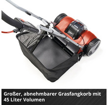 Vertikutierer mit einem großen, abnehmbaren Grasfangsack mit 45 Liter Fassungsvermögen.