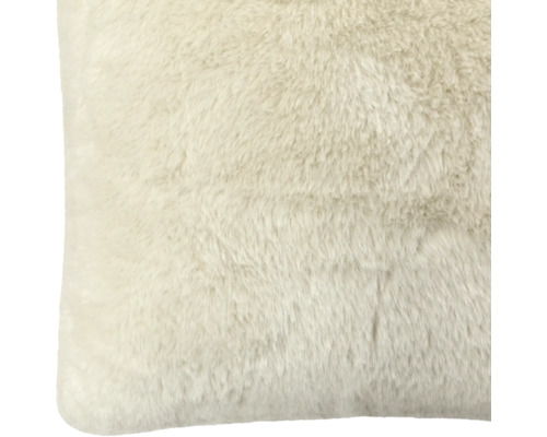 Flauschiges Kissen aus weichem Kunstfell