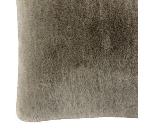 Kissen in Felloptik mit einer weichen, flauschigen Oberfläche aus Kunstfell