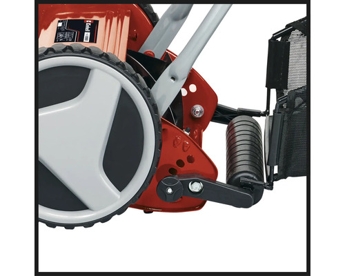 Detailaufnahme eines Spindelmähers mit Höhenverstellung, Walze und Rad.