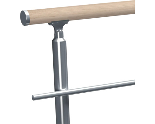 Ein Treppengeländer Pfosten mit Holzhandlauf und einer Querstange aus Metall