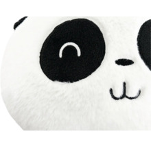 Detailaufnahme vom Gesicht eines weichen Plüschtier Panda aus Plüschstoff.