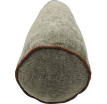 Rundes Kissen in Rollenform mit strukturiertem Textilbezug und kontrastierender Paspelierung an den Enden.
