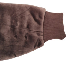 Aermel eines Fleece Pullovers mit geripptem Buendchen