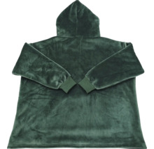 Ein übergroßer Kuschelpullover mit Kapuze aus weichem Plüschmaterial.
