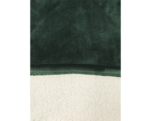 Detailansicht einer Kuscheldecke mit einer glatten Seite und einer flauschigen Lammfelloptik Seite.
