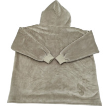 Ein übergroßer Kuschelpullover mit Kapuze aus weichem Plüschmaterial mit Ärmelbündchen in einer Einheitsgröße.