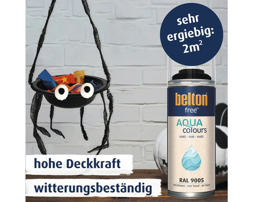 Belton Free Aqua Colours Sprühlack tiefschwarz in einer Sprühdose mit Hinweisen zu Deckkraft und Ergiebigkeit neben einer Spinnendekoration.