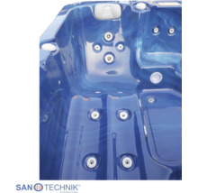 Whirlpool für den Außenbereich mit integrierten Massagedüsen und Kopfstütze von Sanotechnik International.
