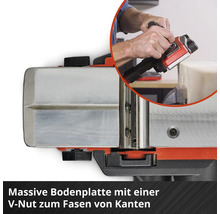 Elektrohobel mit massiver Bodenplatte und integrierter V Nut zum einfachen Fasen von Holzkanten bei der Holzbearbeitung