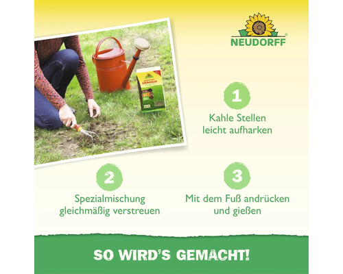 Anleitung zur Rasennachsaat mit Neudorff LückenLos. Eine Person harkt eine kahle Stelle im Rasen auf, daneben steht eine Gießkanne und Saatgut.