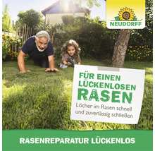 Ein Mann und ein Kind spielen im Garten auf einem Rasen, mit dem Neudorff Logo und dem Text zur Rasenreparatur für einen lückenlosen Rasen.