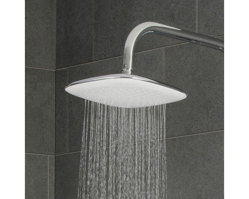 Quadratischer Duschkopf mit Wasserstrahl