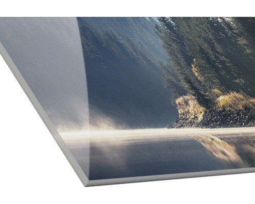 Nahaufnahme einer Acrylglasplatte mit einem Landschaftsmotiv