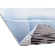 Acrylglasbild mit einem Steg, der ins Meer führt