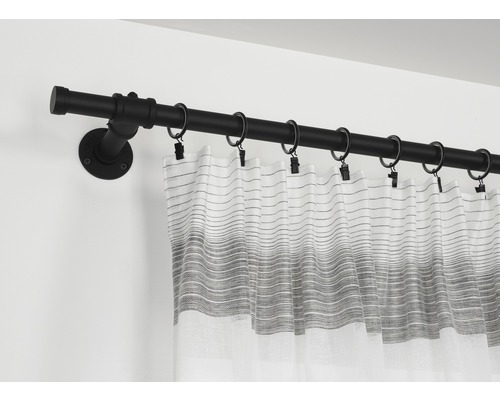 Gardinenstange mit Vorhangringen und Vorhang