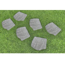 Sechs Garten Trittplatten aus Stein auf Rasen
