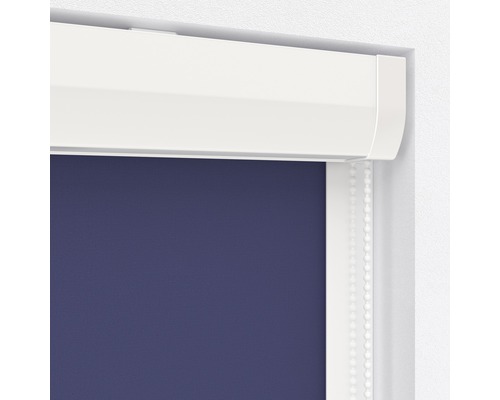 Rollladen mit Kettenzug am Fenster