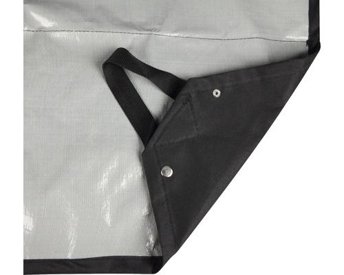 Detailansicht einer Abdeckplane mit Ösen und Trageschlaufe