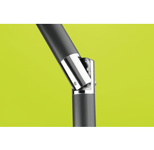 Detailansicht eines Sonnenschirms mit verstellbarem Gelenk