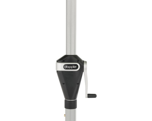 Detailansicht eines Sonnenschirmständers mit Kurbel und Doppler Logo.