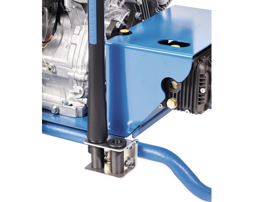 Detailansicht eines blauen Baugeräts mit Motor und Halterung