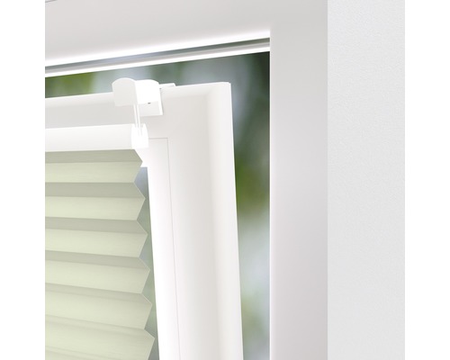 Detailansicht eines Faltstores am Fenster