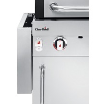 Detailansicht eines Edelstahlgrills mit Char-Broil Logo, Flaschenöffner und Bedienknopf