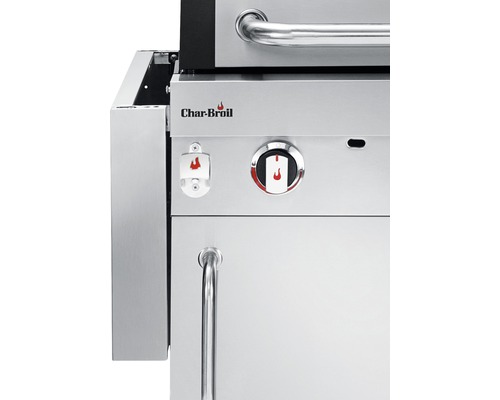 Detailansicht eines Edelstahlgrills mit Char-Broil Logo, Flaschenöffner und Bedienknopf