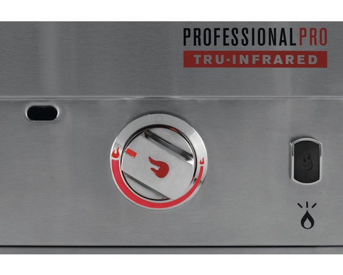 Detailansicht eines Gasgrills mit Drehknopf, Zündungsknopf und der Aufschrift Professional Pro Tru-Infrared