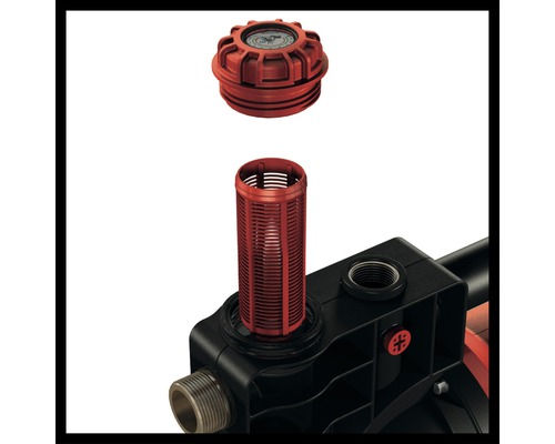 Detailaufnahme einer Gartenpumpe mit Filter und Verschluss