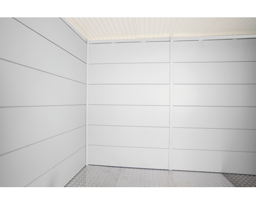 Innenansicht eines Lagerraums mit Wandpaneelen