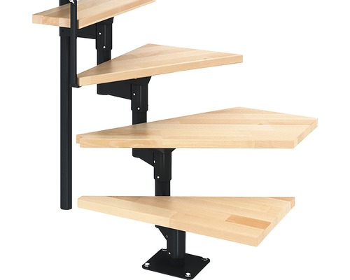 Dreieckige Holzstufen einer Raumspartreppe