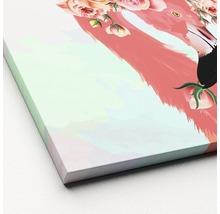 Nahaufnahme eines Leinwandbildes mit einem Flamingo und Blumen