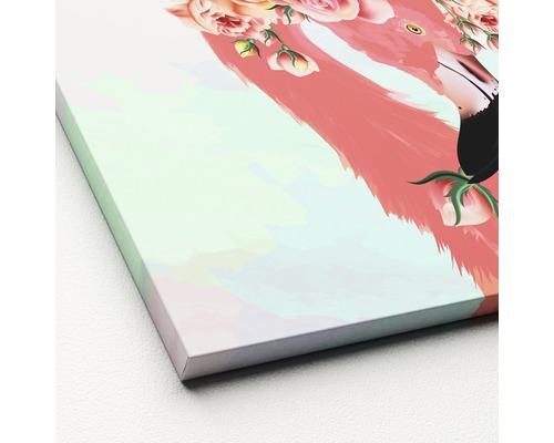 Nahaufnahme eines Leinwandbildes mit einem Flamingo und Blumen