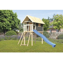 Spielhaus mit Rutsche und Kletterwand im Garten