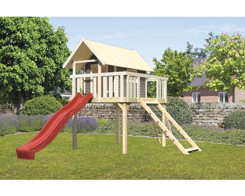 Spielhaus aus Holz mit Rutsche und Kletterwand im Garten