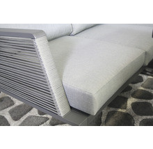 Detailaufnahme eines Gartensessels mit Textilbespannung und Seilgeflecht.