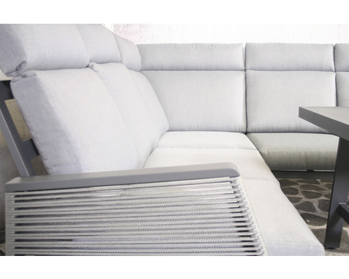 Gartencouch mit Polsterung und Tisch, geeignet für den Außenbereich