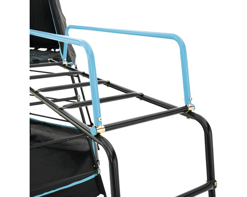 Detailansicht des Metallgestells einer Schaukel