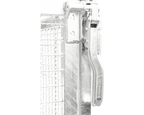 Detailansicht eines Metallzauns mit Verschlussmechanismus