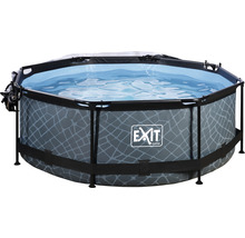 Aufstellpool mit Wasser gefüllt und Leiter