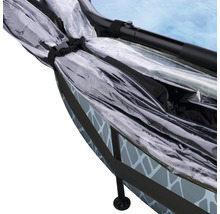 Detailansicht eines Trampolins mit Regenschutz