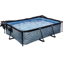 Rechteckiger Frame Pool mit Wasserfüllung